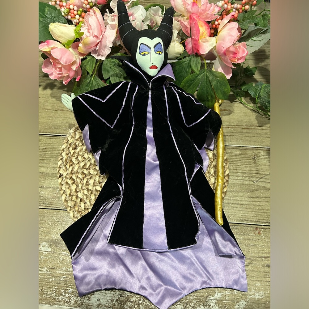 DISNEY VILLAIN 25” PLUSH MALEFICENT VILLAIN DOLL HOLDING CRYSTAL BALL STAGG